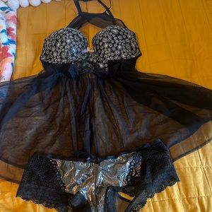 Victoria secert lingerie bra size 34C and brand new underwear eye catching